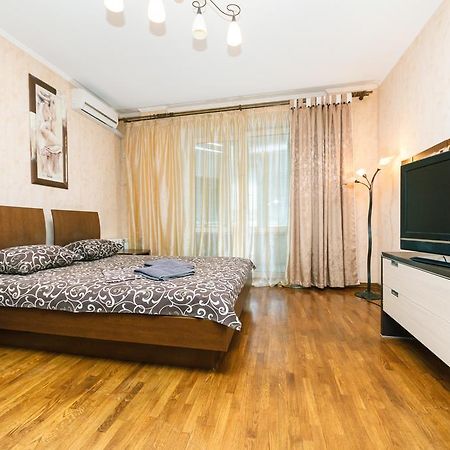 Two-Storey Apartment Near Iec キエフ エクステリア 写真