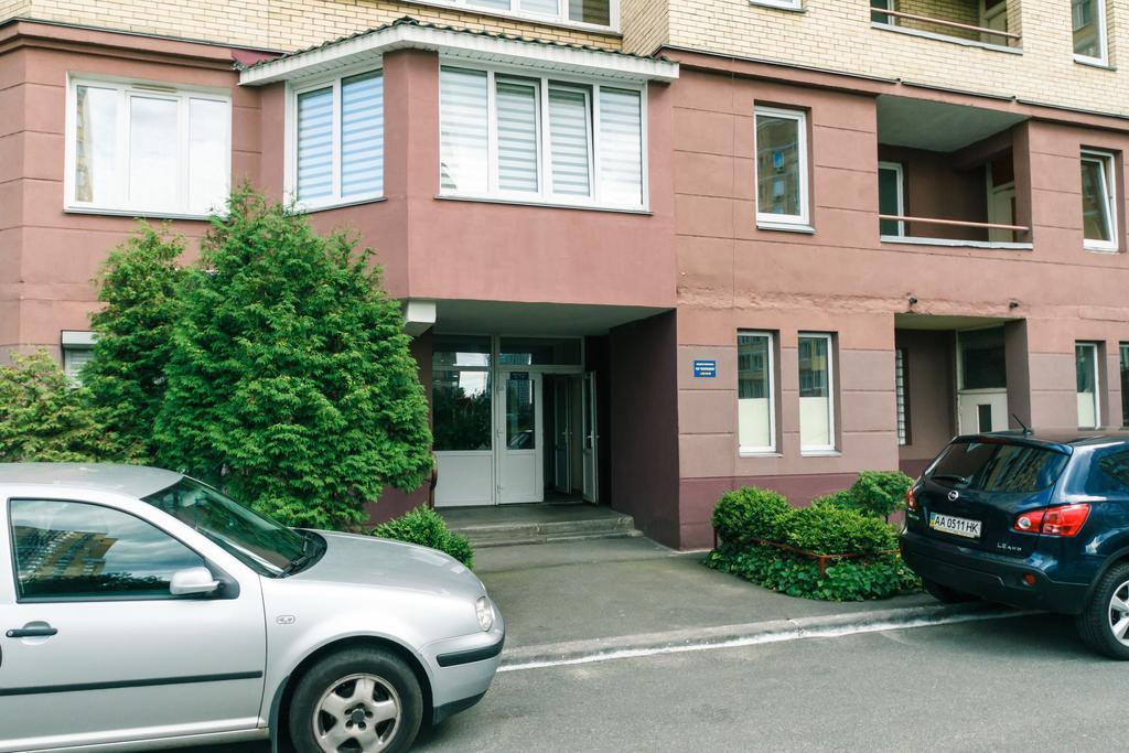Two-Storey Apartment Near Iec キエフ エクステリア 写真