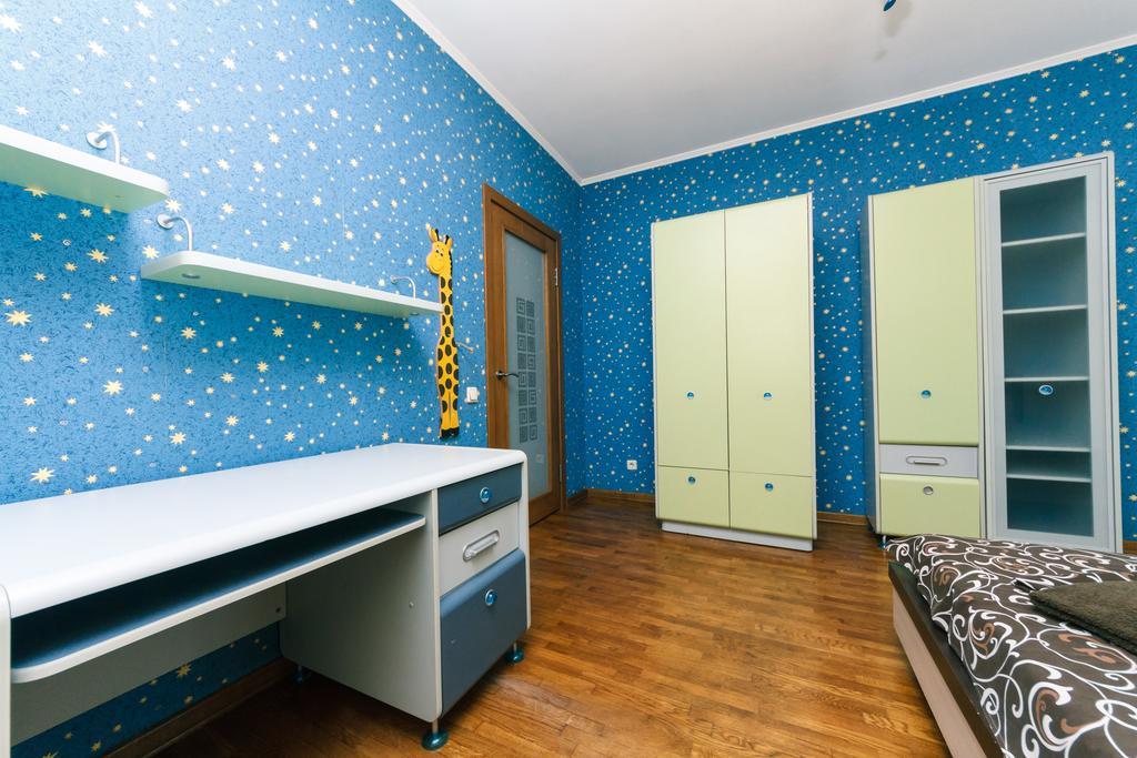 Two-Storey Apartment Near Iec キエフ エクステリア 写真