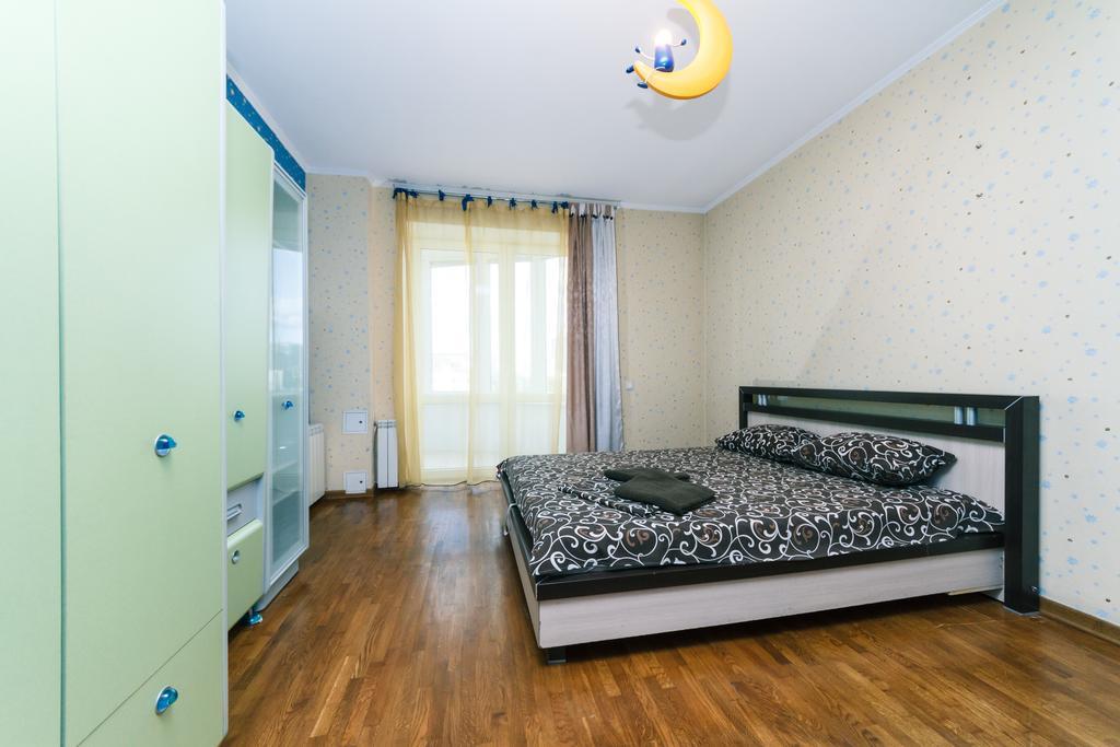 Two-Storey Apartment Near Iec キエフ エクステリア 写真