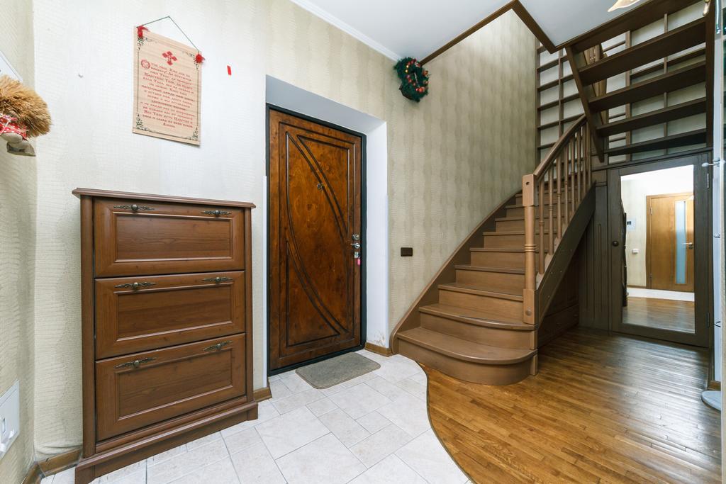 Two-Storey Apartment Near Iec キエフ エクステリア 写真