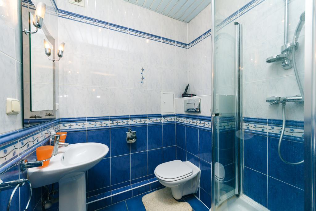 Two-Storey Apartment Near Iec キエフ エクステリア 写真