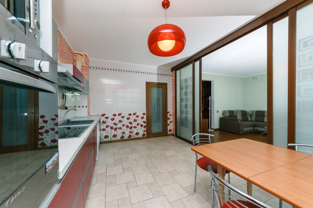 Two-Storey Apartment Near Iec キエフ エクステリア 写真