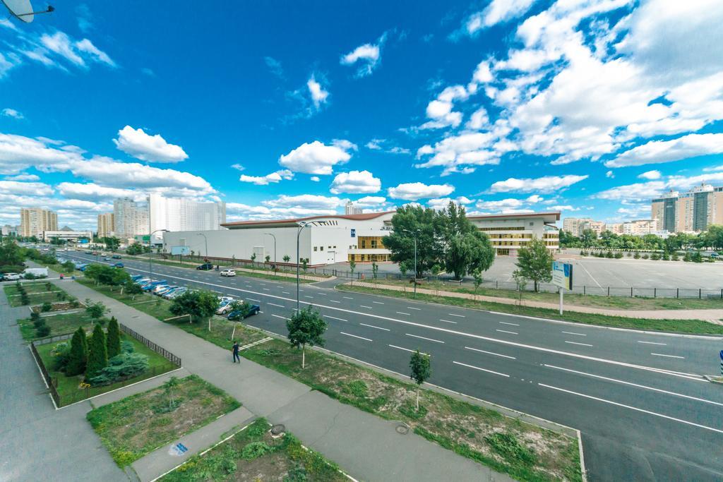 Two-Storey Apartment Near Iec キエフ エクステリア 写真
